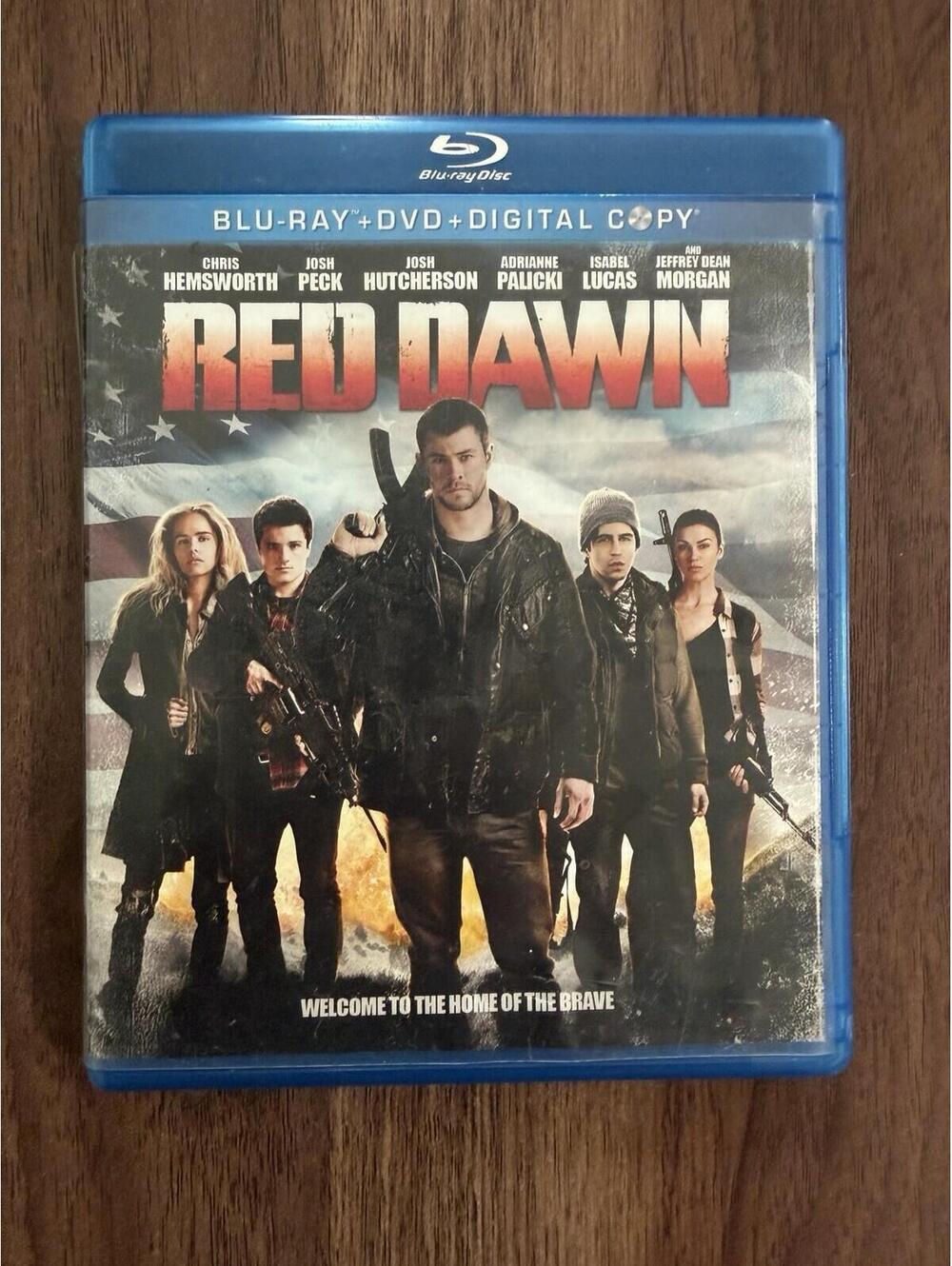 Red Dawn (Blu-ray/DVD, 2-Disc Set, 2013, 20th Century Fox)